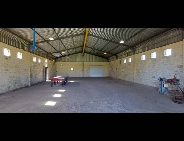 324M² WAREHOUSE TO LET IN DE DEUR